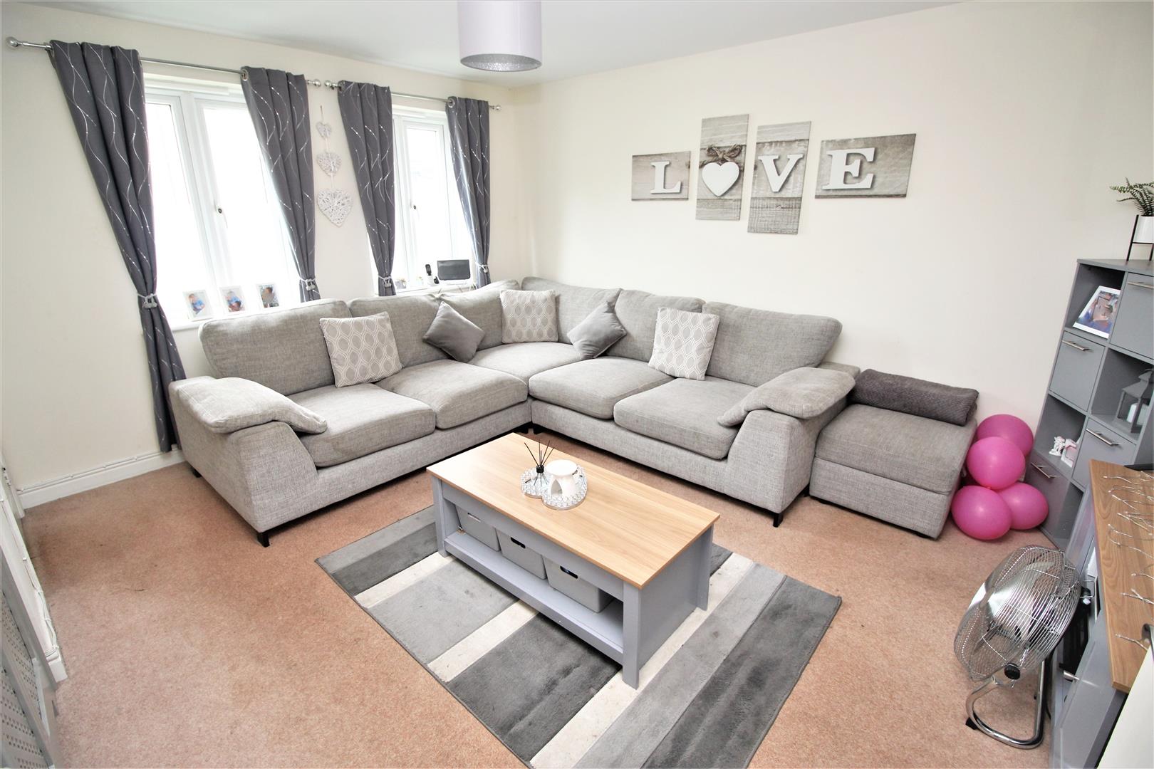 3 bed property in Horsecroft Way, Purley on Thames